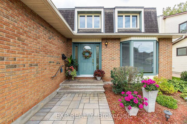 Property Photo: 1166 Bordeau Grove ON K1C 2M7