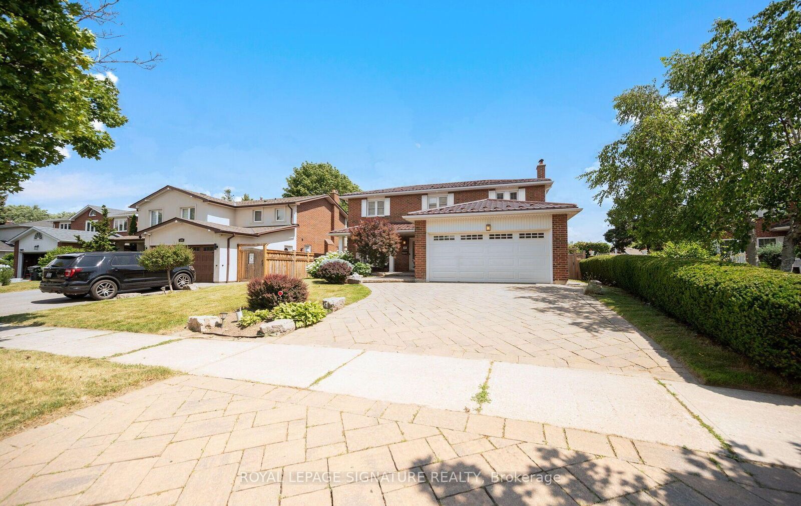 Property Photo:  1892 Beechknoll Avenue  ON L4W 2G3 