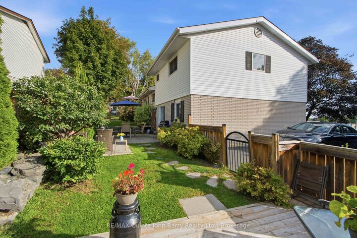 Property Photo:  1 Parkside Drive  ON K8V 5L6 