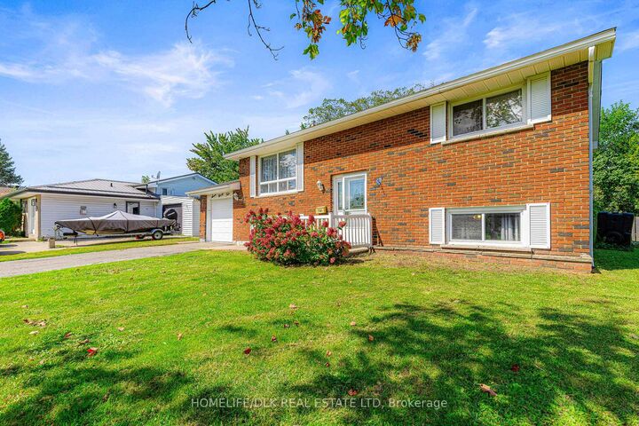 Property Photo:  794 Comstock Crescent  ON K6V 6E1 