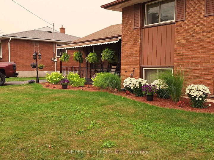 Property Photo:  37 Empress Avenue  ON L3B 1K6 