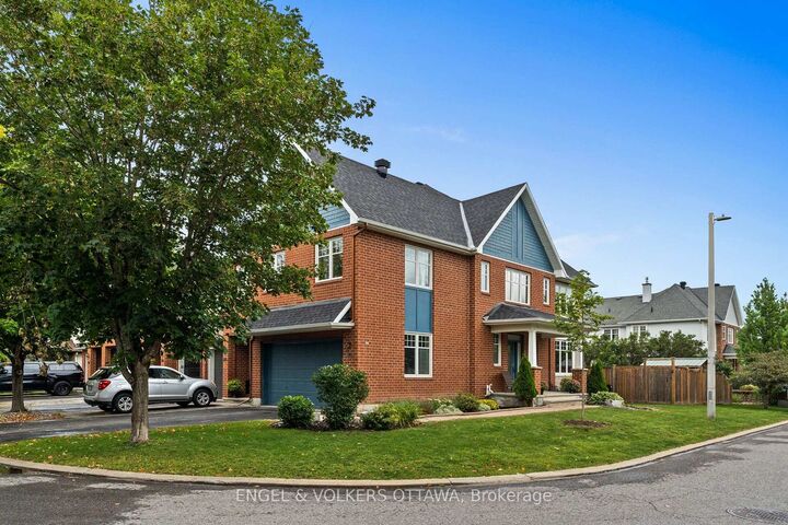 Property Photo:  268 Horseshoe Crescent  ON K2S 0B7 