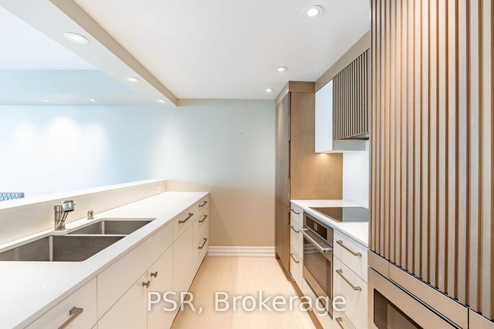 Property Photo:  77 Harbour Square 1209  ON M5J 2S2 