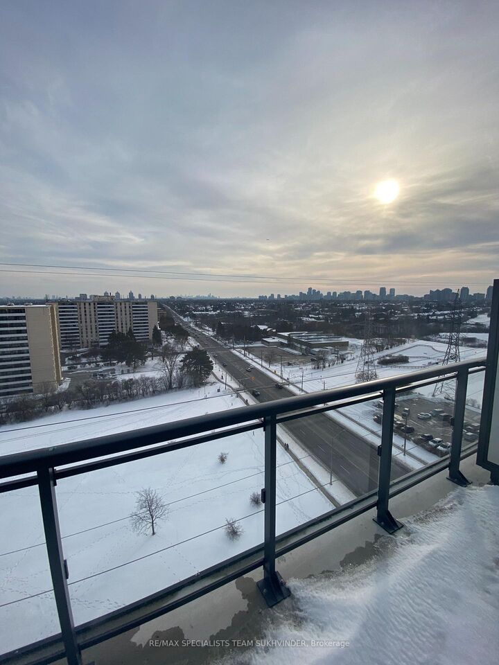 Property Photo:  3237 Bayview Avenue Ph1310  ON M2K 2J7 