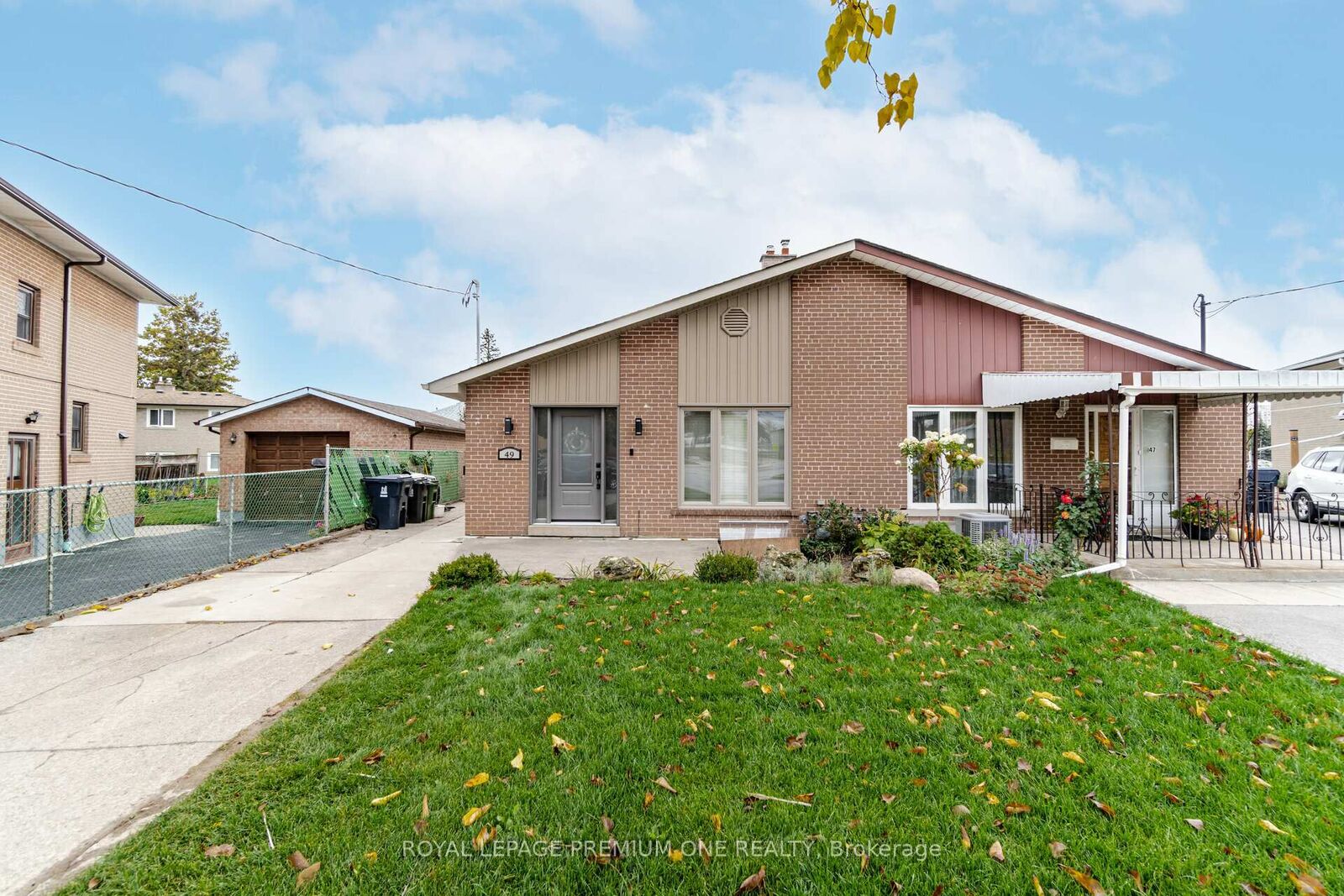 Property Photo:  49 Gulfstream Road E  ON M9M 1S4 