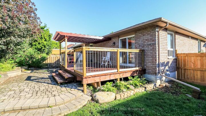 Property Photo:  28 Brookfield Crescent  ON L4N 9R6 