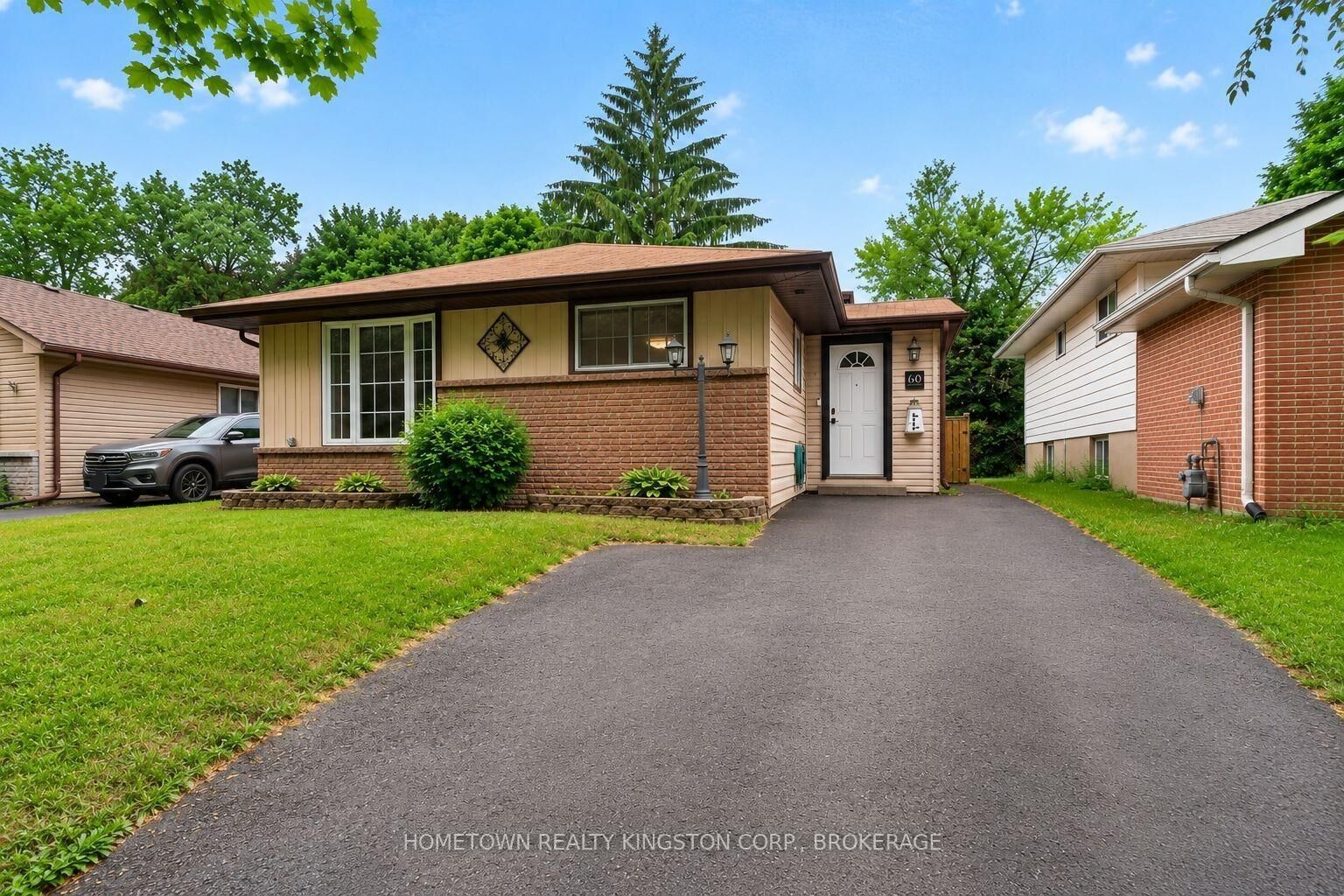 Property Photo:  60 Guthrie Drive  ON K7K 5X5 