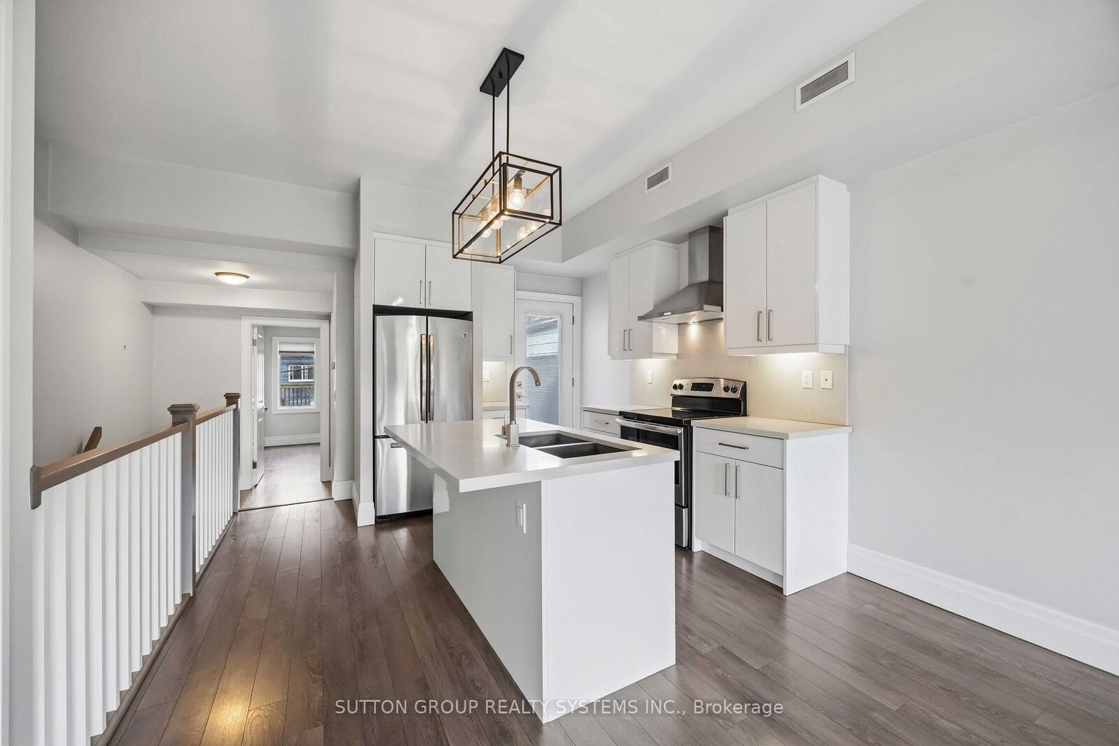 Property Photo:  726 Richmond Street W 2  ON M6J 1C5 