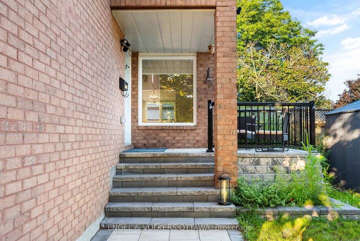 Property Photo:  6529 Tooney Drive  ON K1C 7G9 