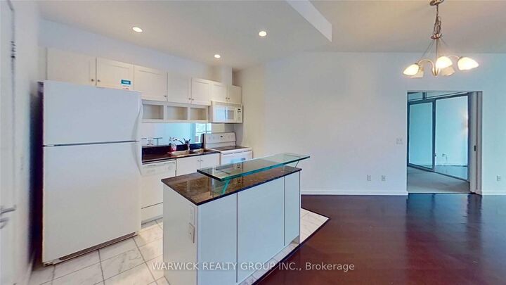 Property Photo:  8 York Street 2103  ON M5J 1R2 