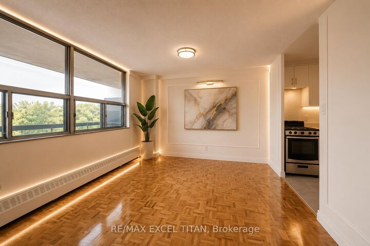 Property Photo:  5 Glamorgan Avenue 814  ON M1P 4P1 