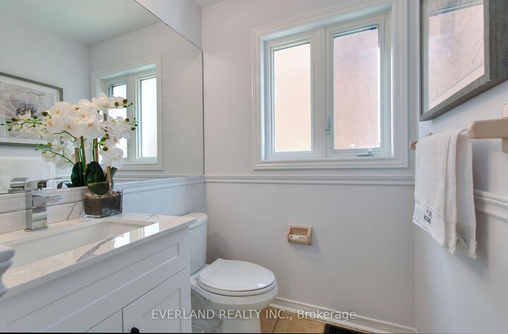 Property Photo:  5386 Middlebury Drive N  ON L5M 5E6 