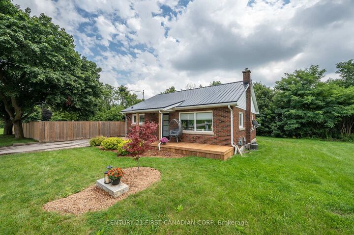 Property Photo:  295 Victoria Street  ON N5C 2N3 