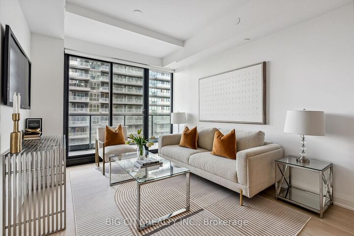 Property Photo:  33 Frederick Todd Way 1108  ON M4G 0C9 