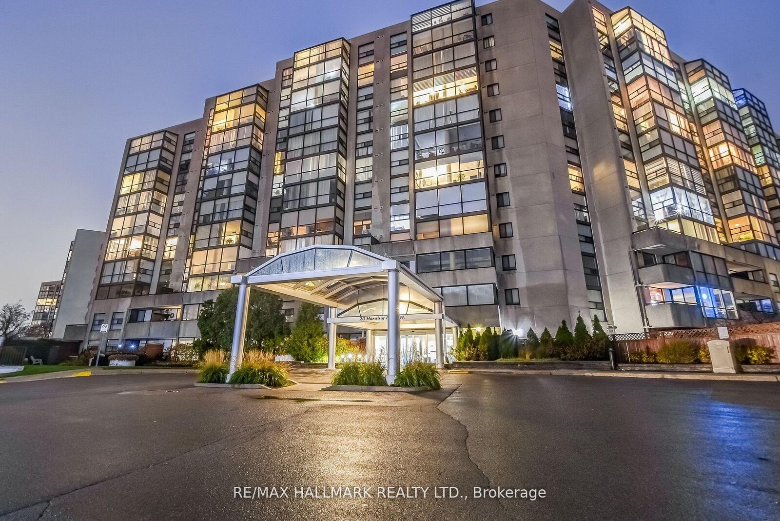 Photo de la propriété:  20 Harding Boulevard W 1211  ON L4C 9S4 