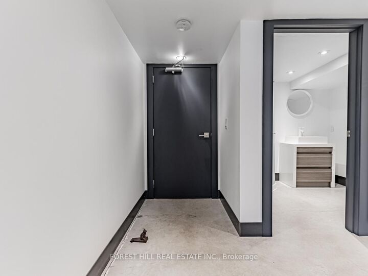 Property Photo:  18 Sunnybrae Crescent Lower  ON M6W 4W5 