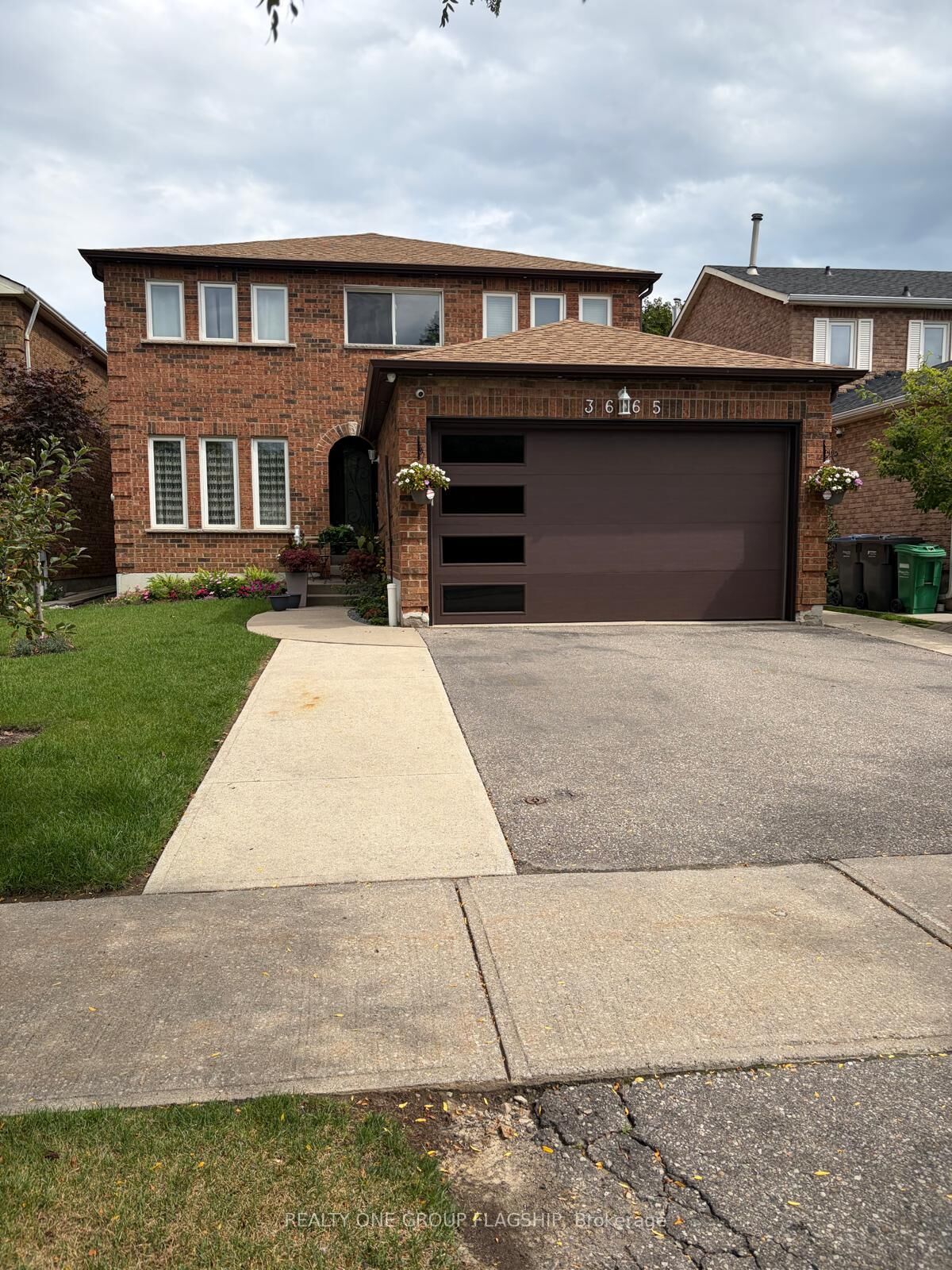 Property Photo: 3665 Colonial Upper Drive ON L5L 4P2
