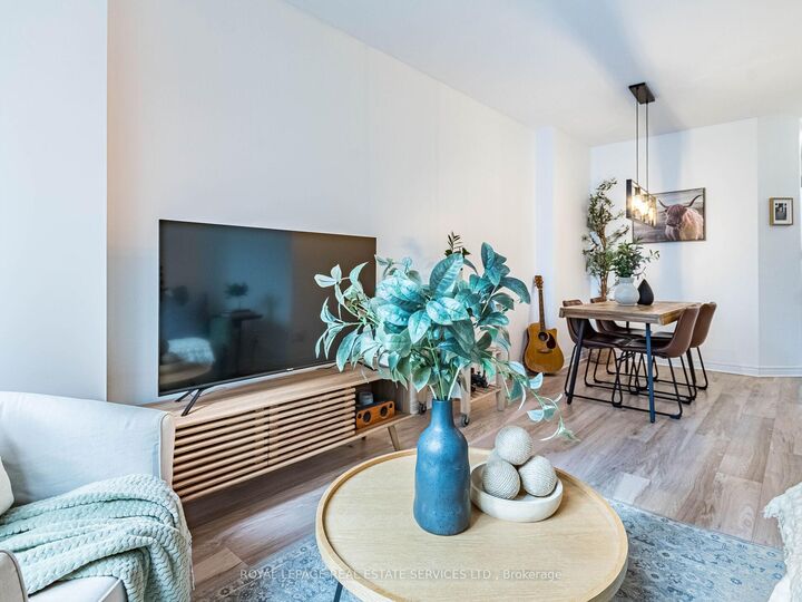Property Photo:  55 Bloor Street E 802  ON M4W 3W6 