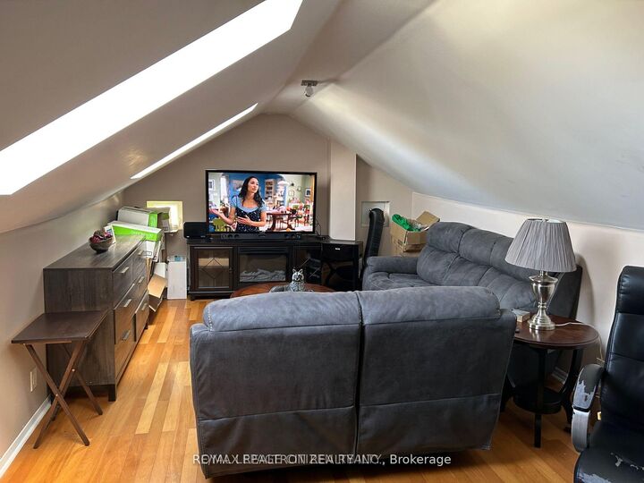 Property Photo:  648 Gorham Street  ON L3Y 1L4 