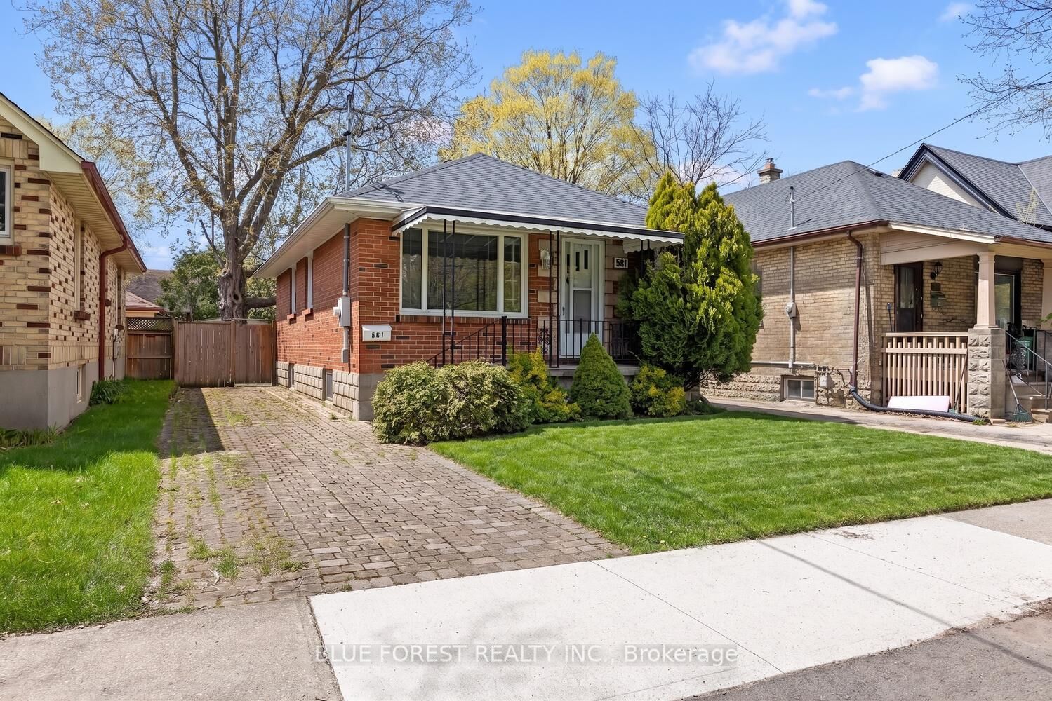 Property Photo:  581 Hale Street  ON N5W 1H7 