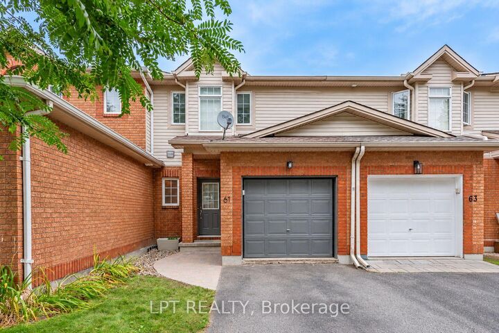 Property Photo:  61 Tobermory Crescent  ON K2K 3M4 