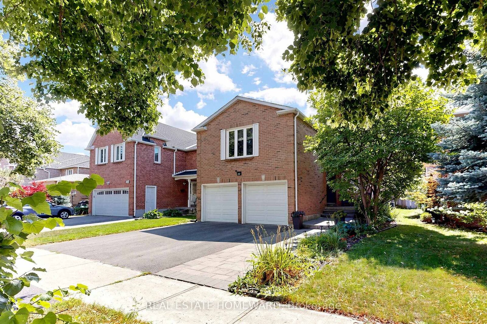 Property Photo:  242 Badessa Circle  ON L4J 6C7 