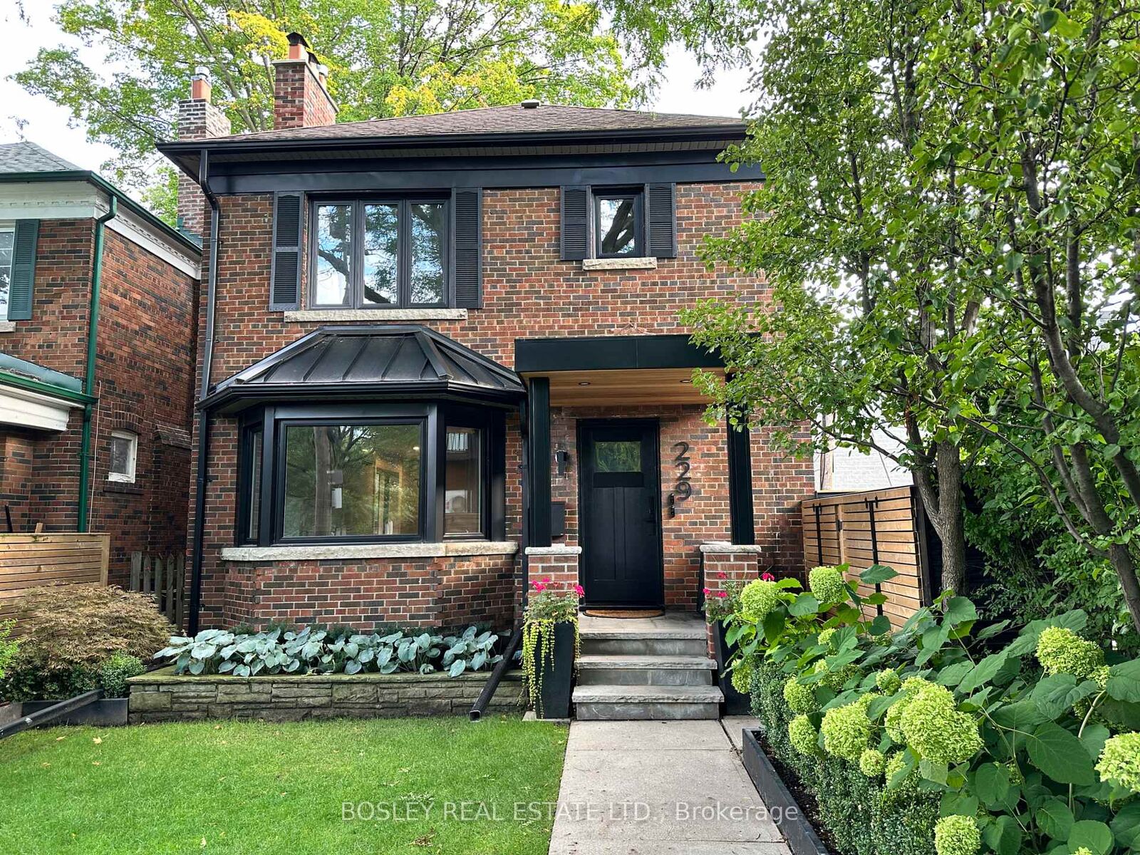 Property Photo:  229 Manor Road E 2  ON M4S 1R9 