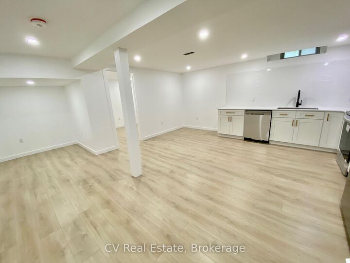 Property Photo:  203 Sheffield Street  ON L3Y 5X7 