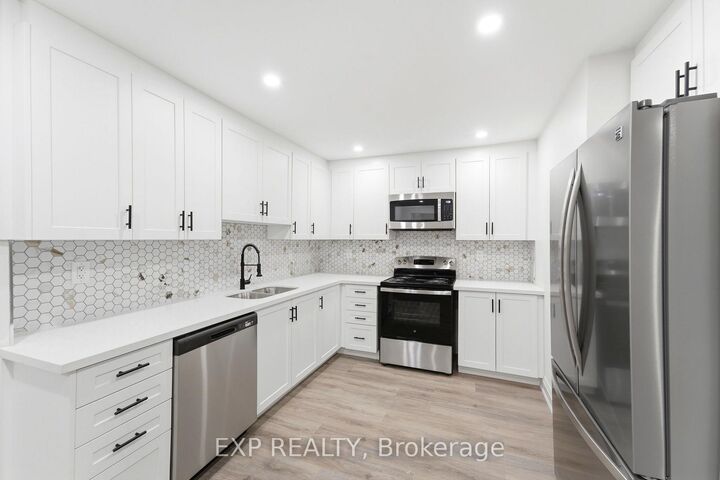 Property Photo:  4422 Huron Street 110  ON L2E 7C8 