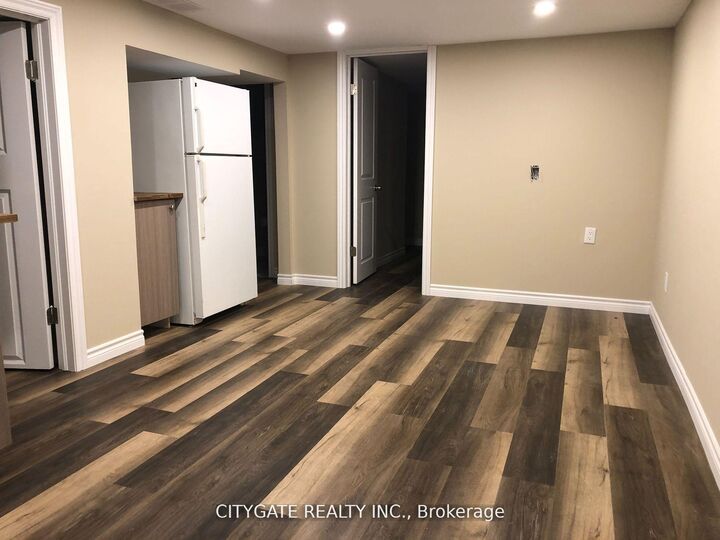 Property Photo:  7 Milton Heights Crescent  ON L9T 2W7 