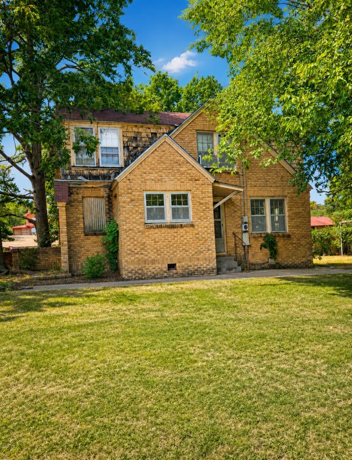 Property Photo: 903 Ew Sunset Drive OK 74884