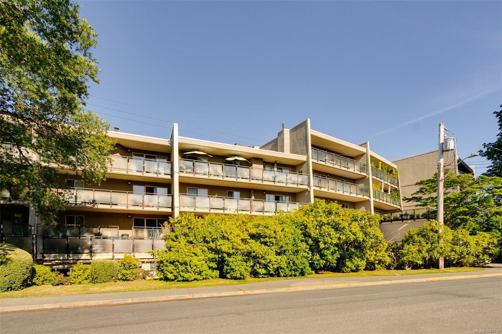 Property Photo:  1419 Stadacona Ave #202  BC V8S 5J3 