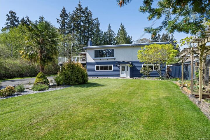 Property Photo:  1677 Acacia Rd  BC V9P 9C6 