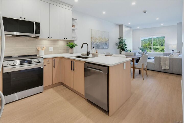 Property Photo:  964 Siskin Ridge  BC V9C 2X9 