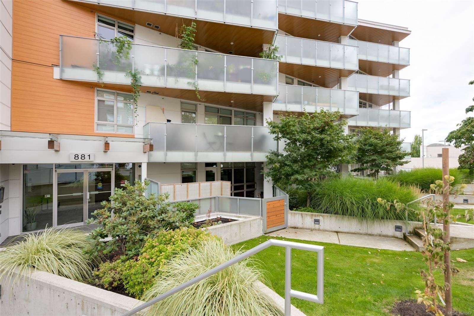Property Photo: 881 Short St #103 BC V8P 2L3