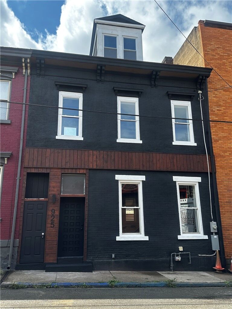 Property Photo: 925 Constance St PA 15212