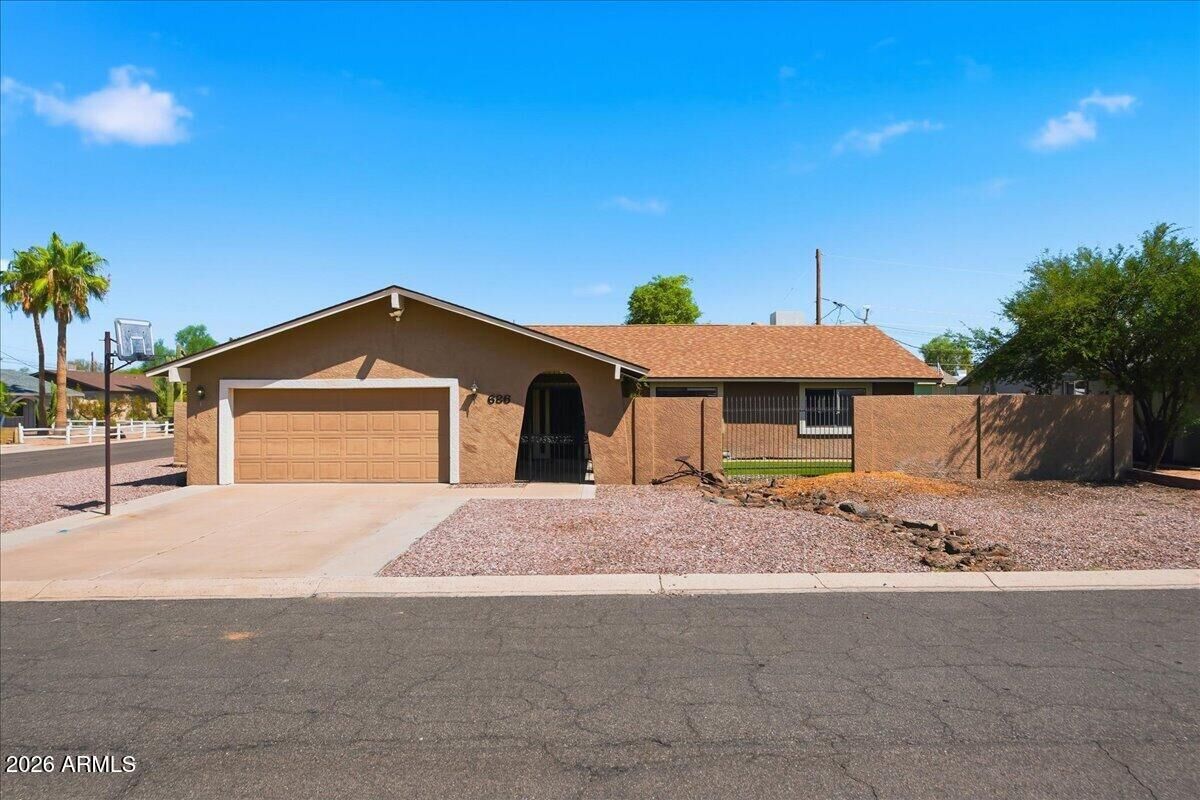 Property Photo: 686 W 22nd Avenue AZ 85120