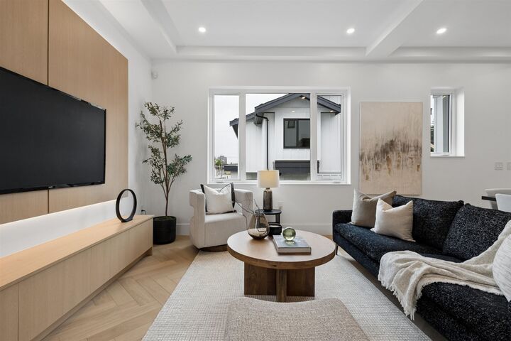 Property Photo:  3637 E 46th Avenue 1  BC V5S 1B7 