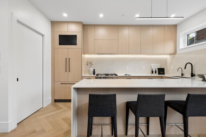 Property Photo:  3639 E 46th Avenue 2  BC V5S 1B7 
