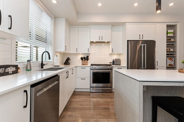 Property Photo:  45500 Campus Drive 30  BC V2R 6E9 