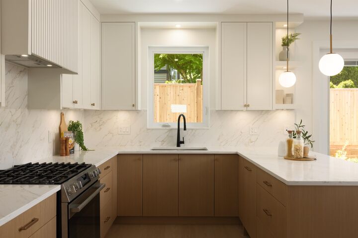 Property Photo:  6525 Dufferin Avenue 5  BC V5H 3T2 