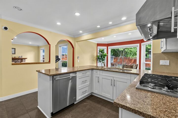 Property Photo:  2092 148 Street  BC V4A 8L5 