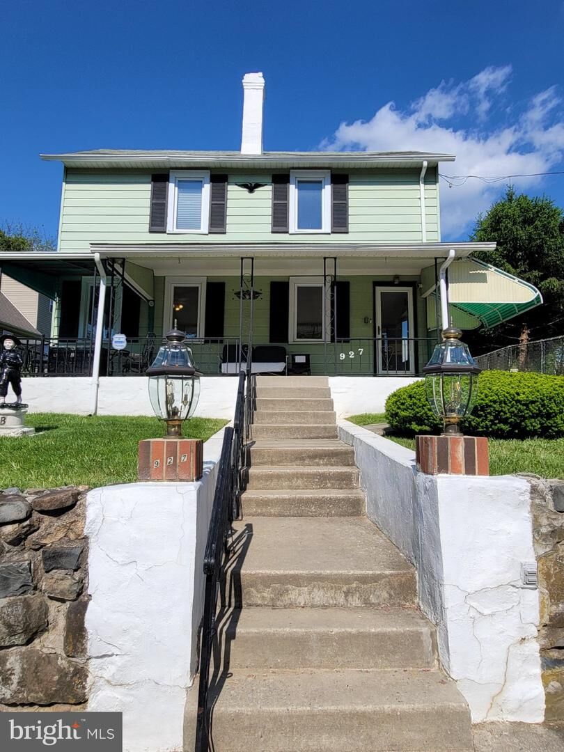 Property Photo: 927 Mount Pleasant Avenue PA 19087