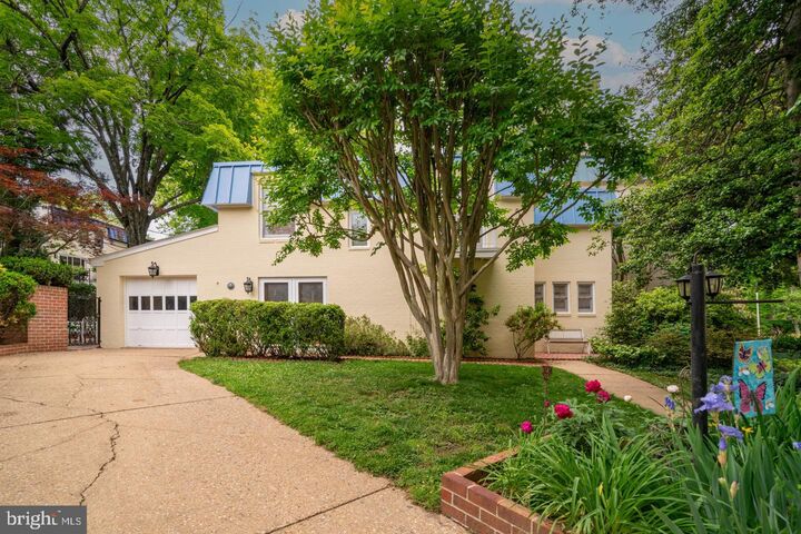 Property Photo:  201 Garden Court  VA 22046 