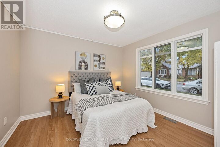 Photo de la propriété: 13 Fieldcrest Avenue ON K2J 4W7