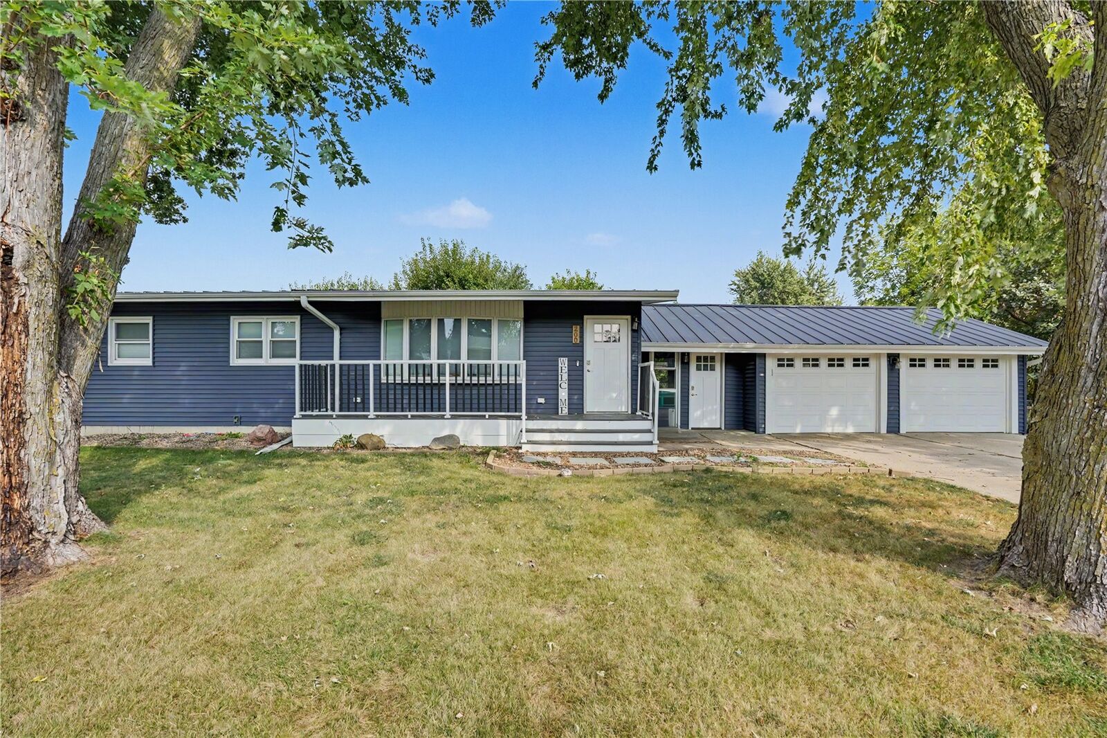 Property Photo: 200 Isham Drive IA 52302