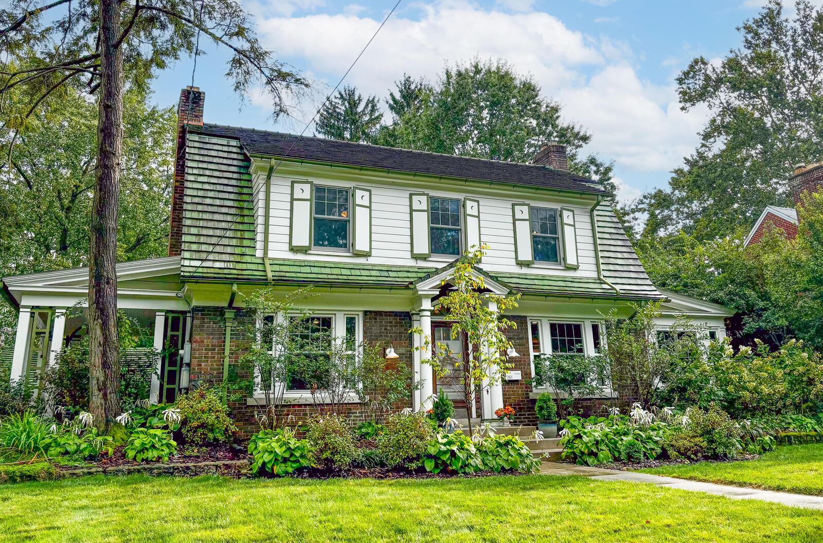 Property Photo: 2191 Bryden Road OH 43209