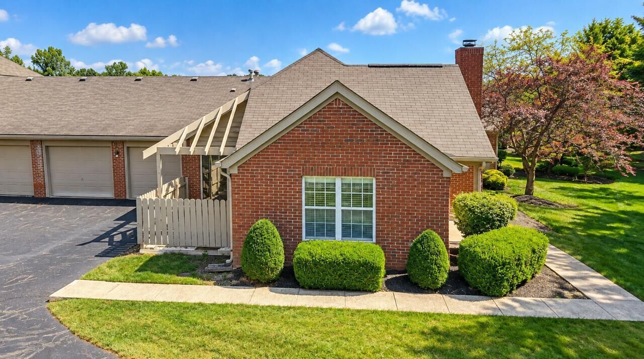 Property Photo:  3887 Oakbrook Lane  OH 43065 