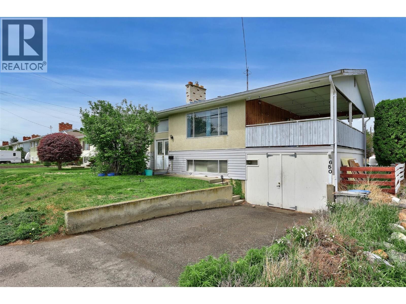 Property Photo:  650 Richmond Avenue  BC V2B 1T6 