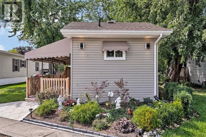 Property Photo:  3 Robin Crescent  ON N8N 2R6 